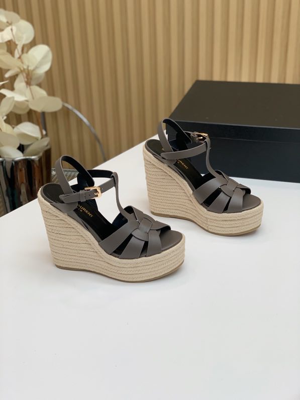 Sandals on high heel gray