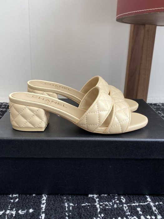 Шлепанцы женские фото 2