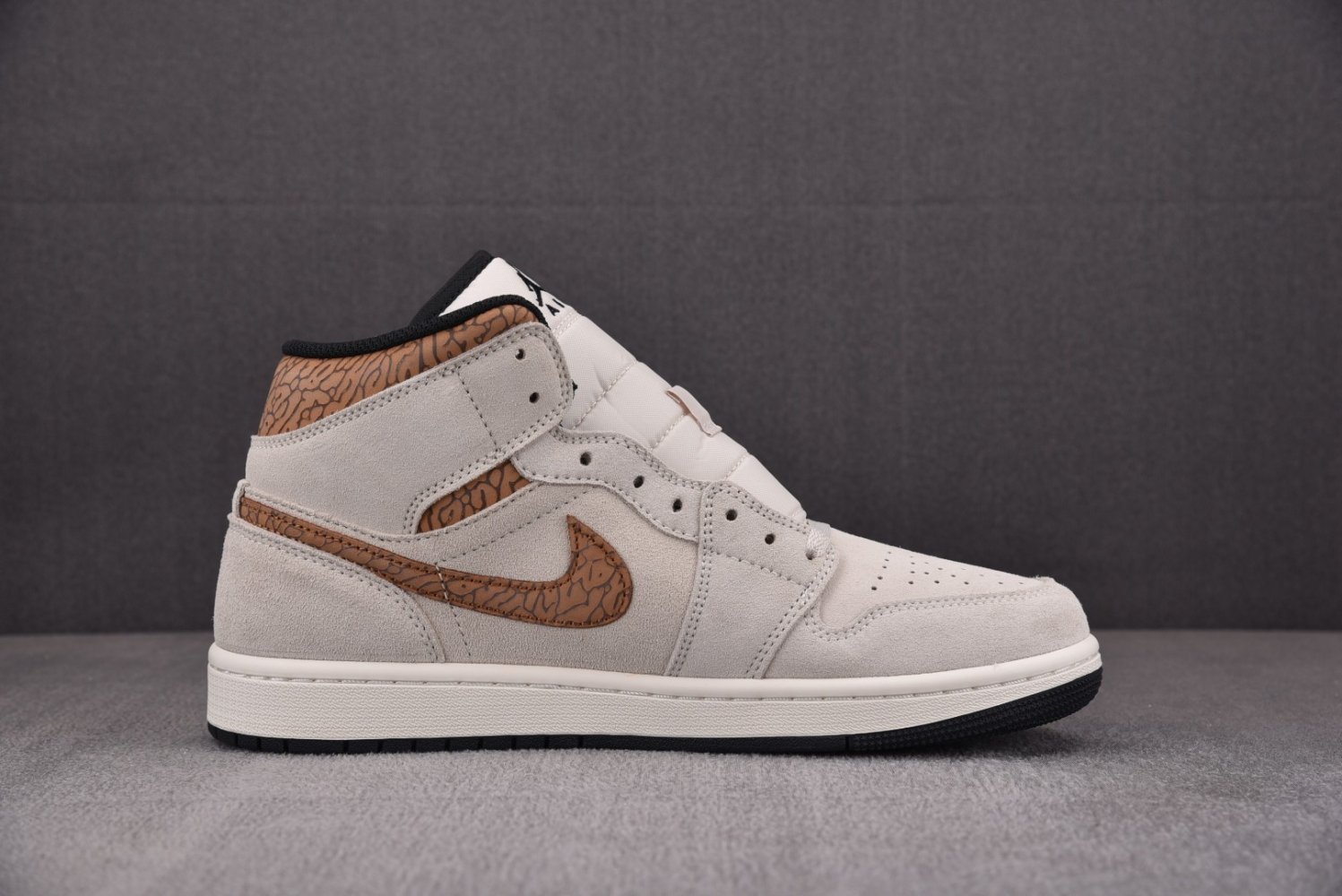 Кроссовки Air Jordan 1 Mid Brown Elephant DZ4129-102 фото 2