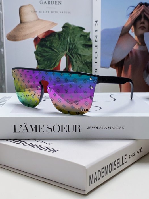 Очки солнцезащитные