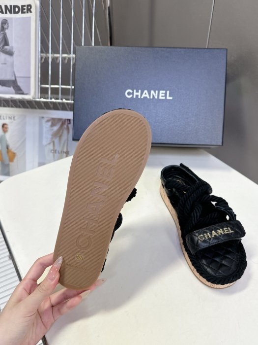 Шлепанцы женские фото 9