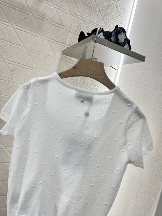 T-shirt women's фото 4