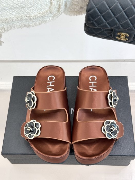 Шлепанцы фото 4