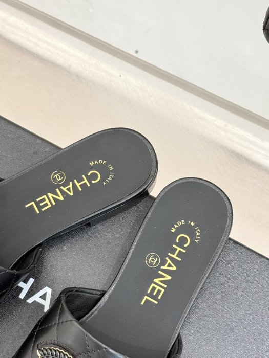 Шлепанцы фото 8