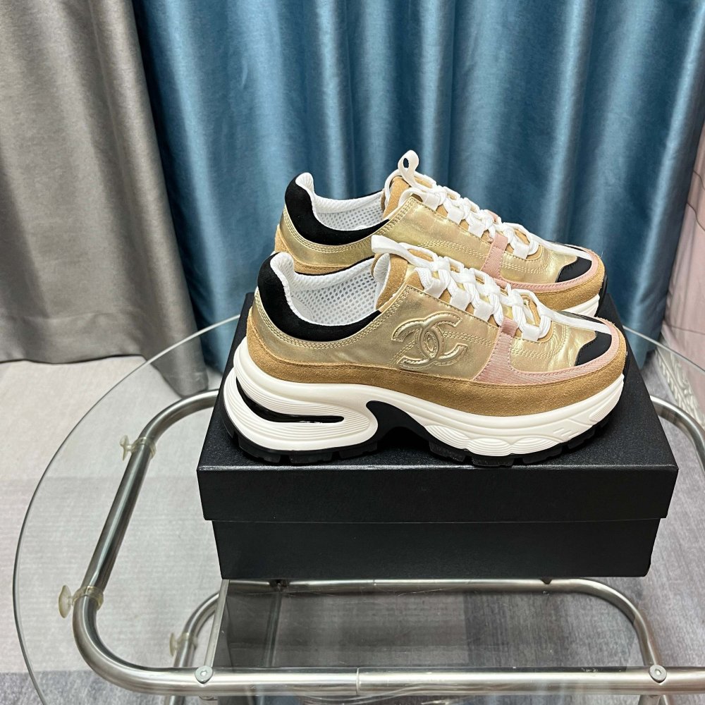 Кроссовки женские