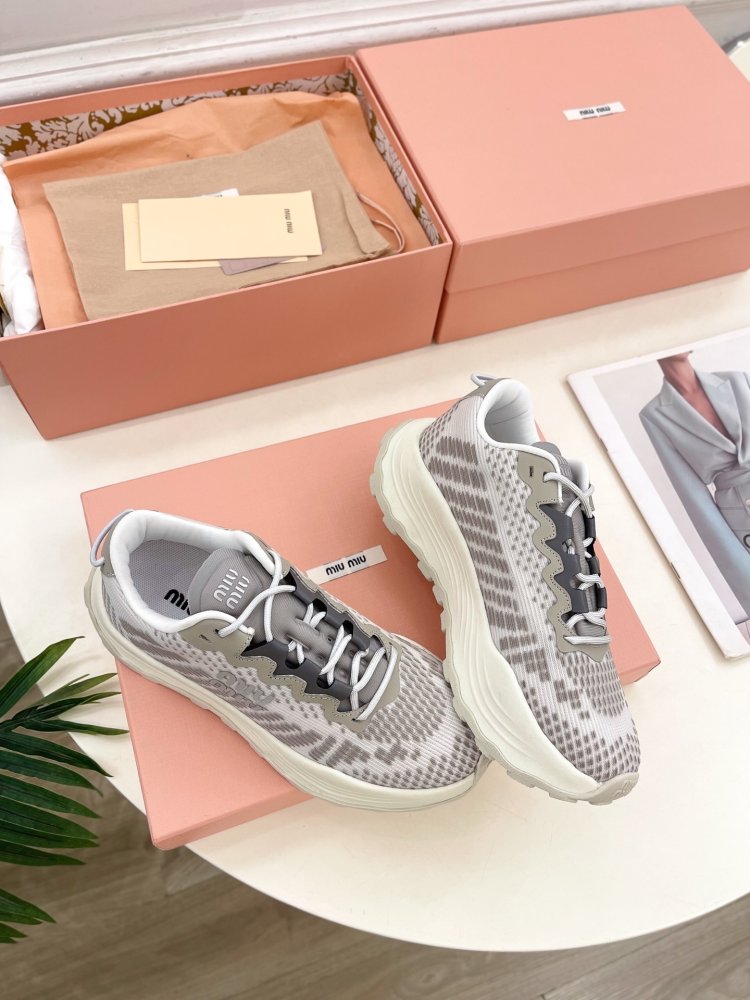 Кроссовки женские фото 4