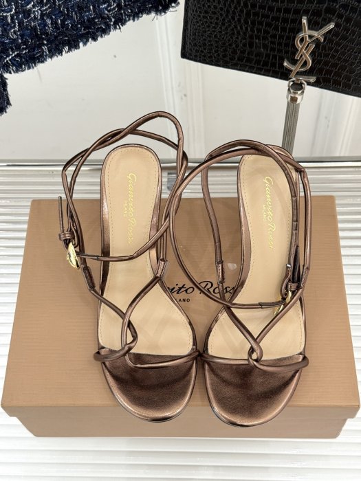 Sandals on stud фото 4