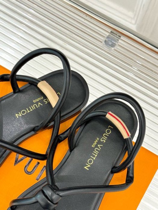 Сандалі жіночі фото 8