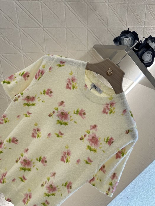 T-shirt women's фото 3