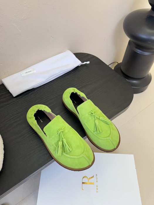 Лоферы женские