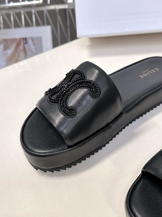 Шлепанцы женские фото 7