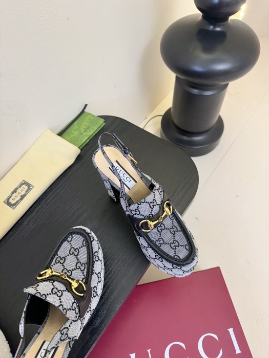 Босоножки фото 4