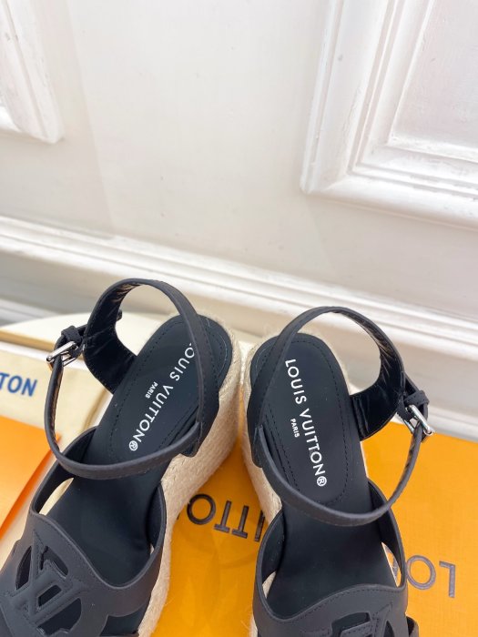 Босоножки фото 8