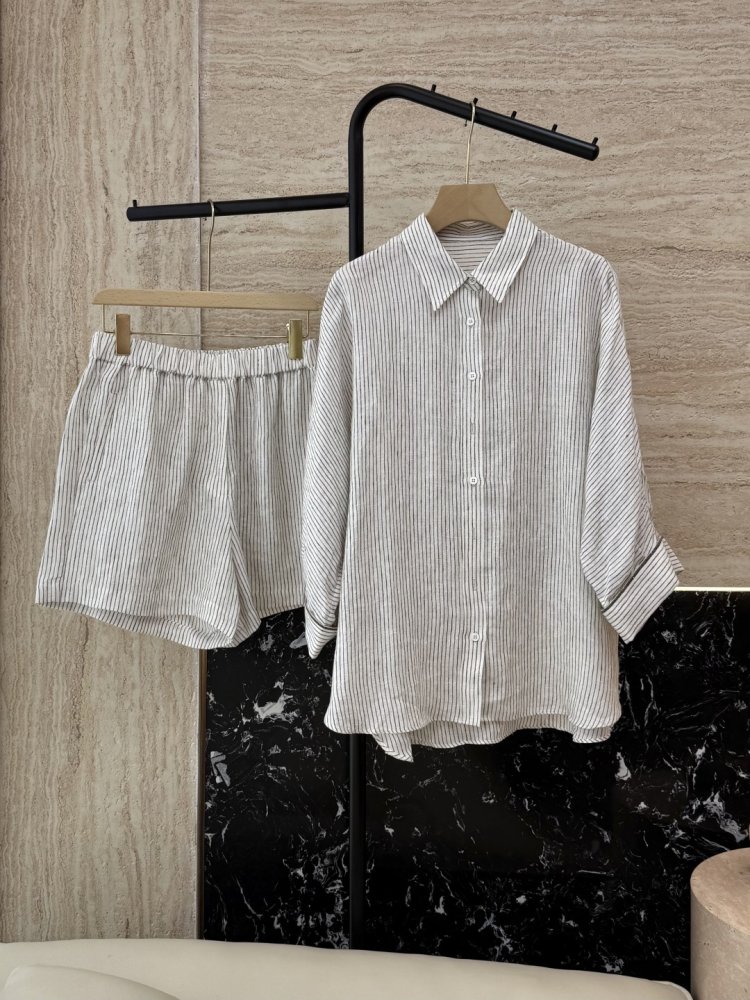 Костюм жіночий