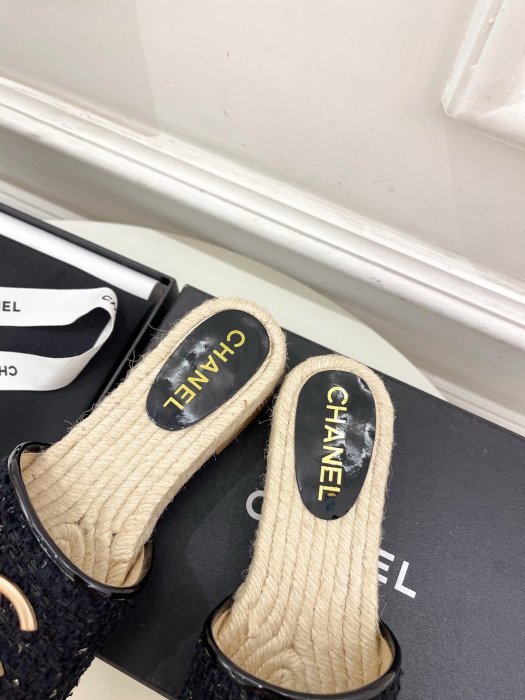 Шлепанцы женские фото 7