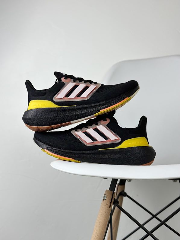 Кросівки Pure Boost 2023 Light Black Screaming Orange HQ8595 фото 2