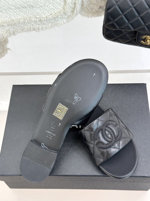 Шлепанцы фото 9