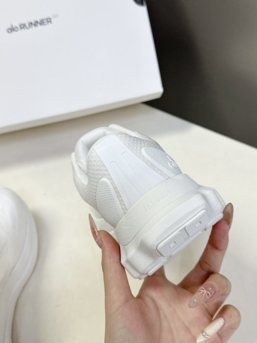 Кроссовки женские фото 9