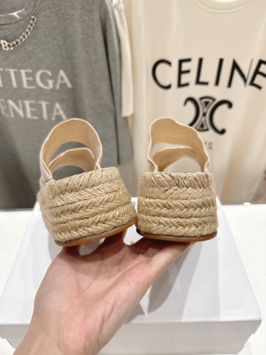 Шльопанці жіночі фото 8