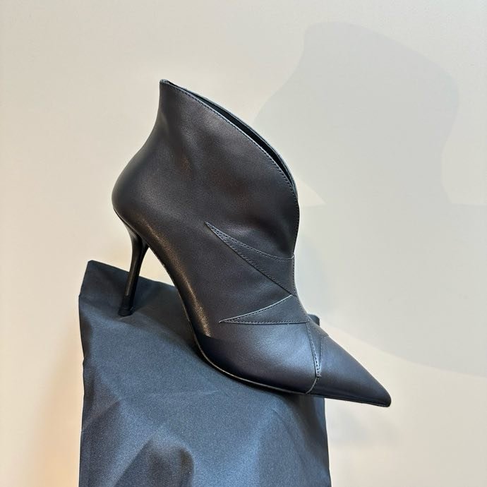 Ankle boots on high heel фото 4