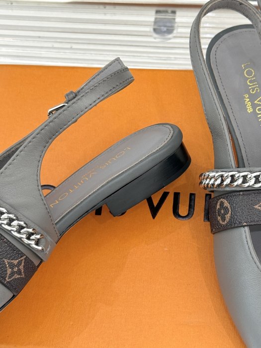 Босоножки фото 6