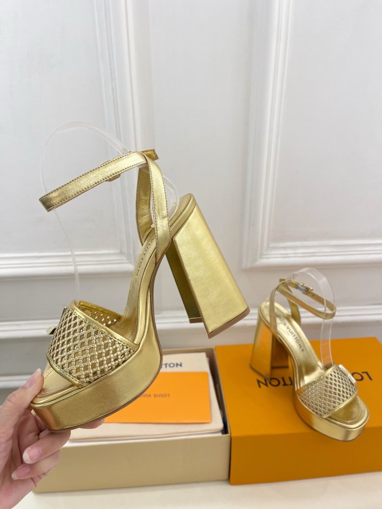 Босоножки фото 5