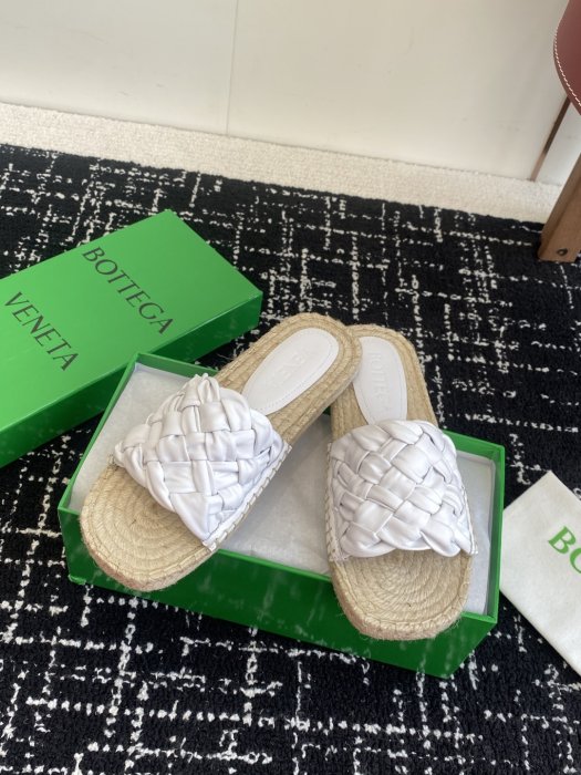 Шлепанцы женские фото 5