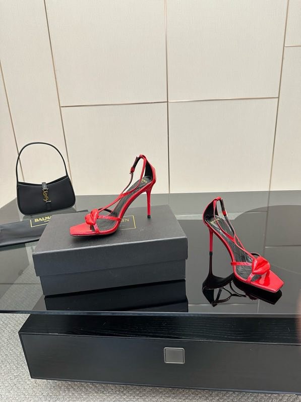 Sandals on high heel фото 2