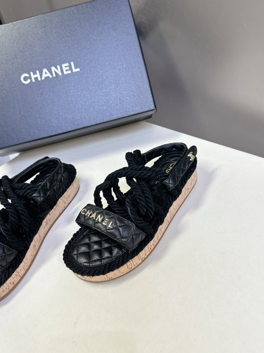 Шлепанцы женские фото 3