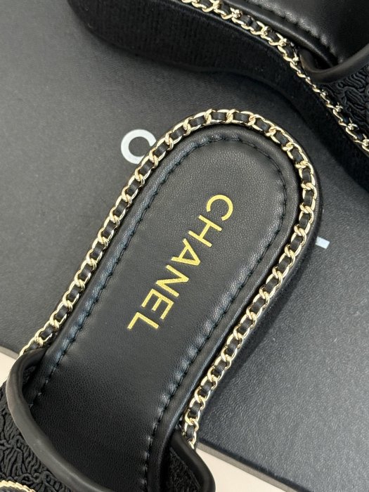 Шлепанцы женские фото 8