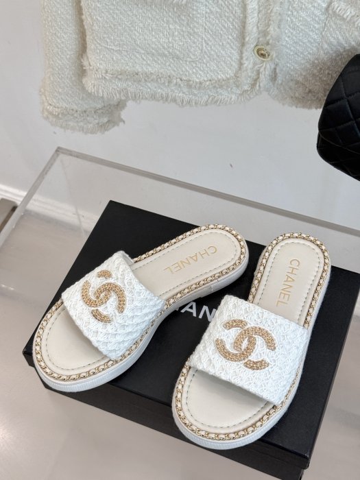 Шлепанцы женские фото 2