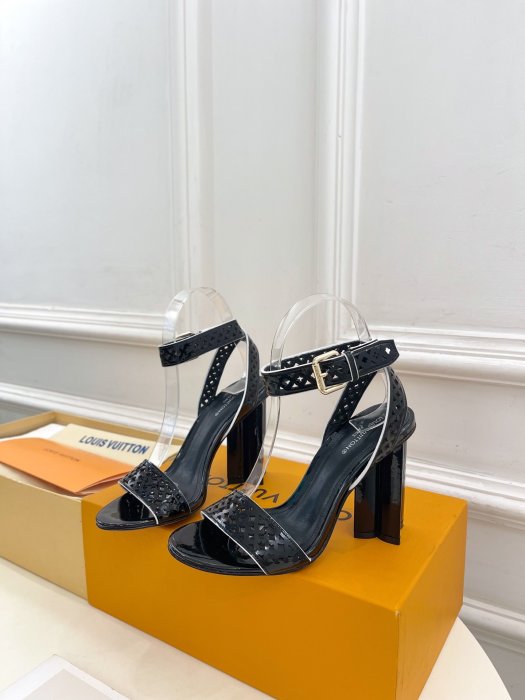 Босоножки фото 3