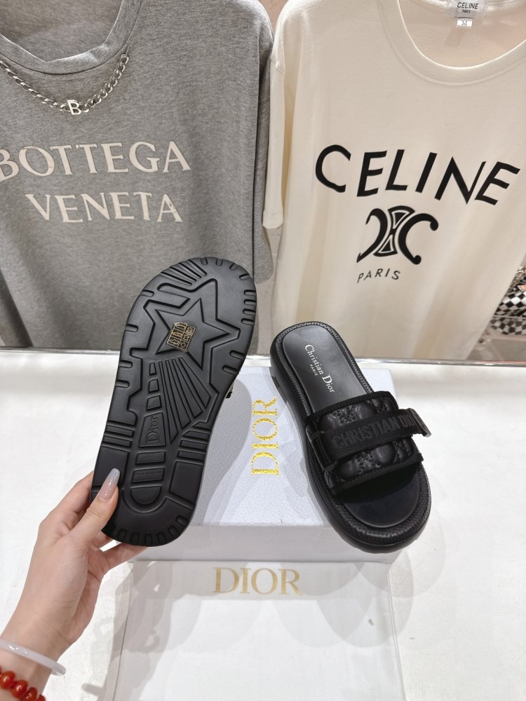 Шлепанцы женские фото 9