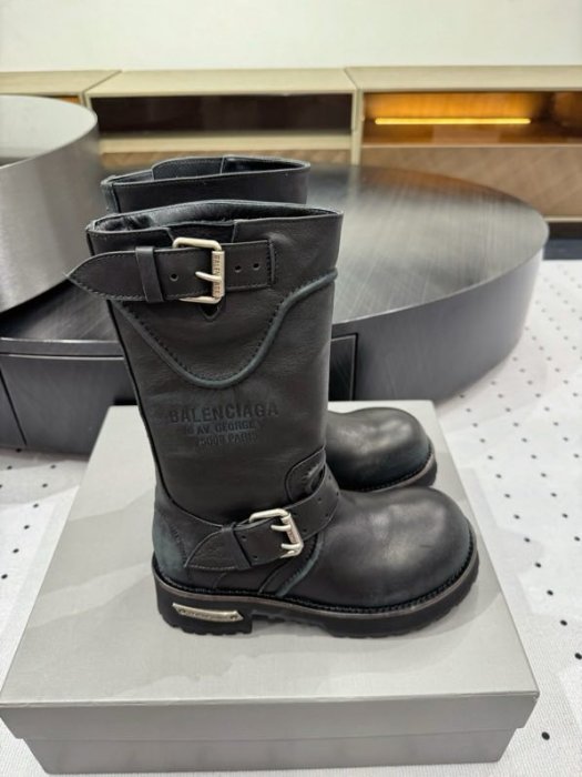 Boots women's leather фото 5