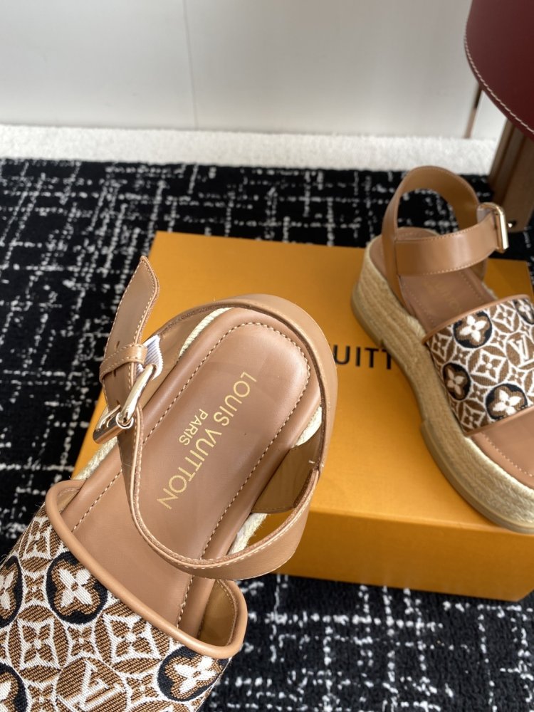 Сандалии женские фото 8