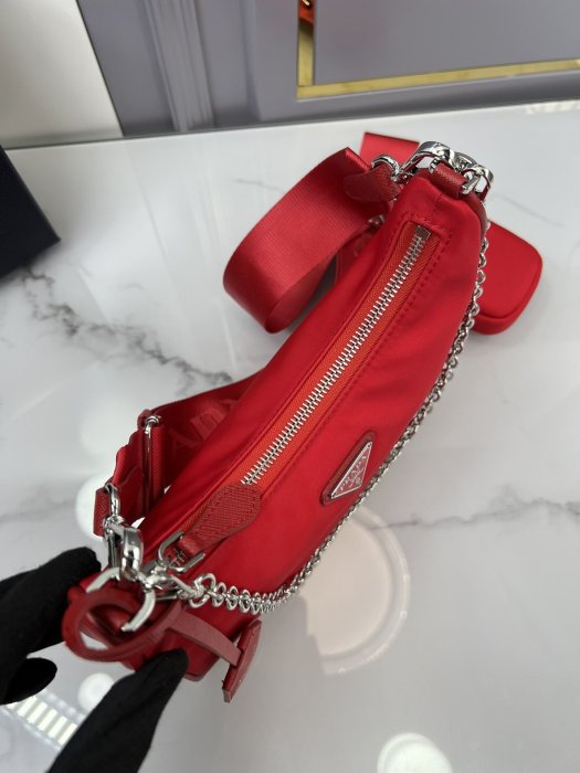 A bag women's Prada Nylon Hobo 22 cm фото 6