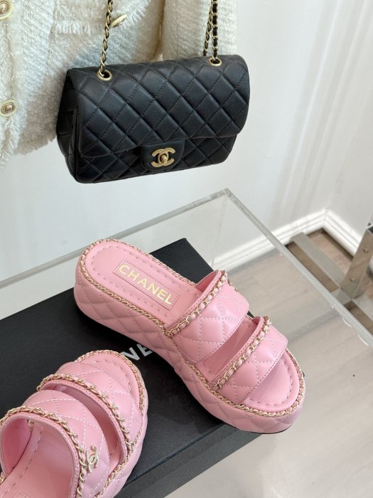 Шльопанці жіночі фото 5