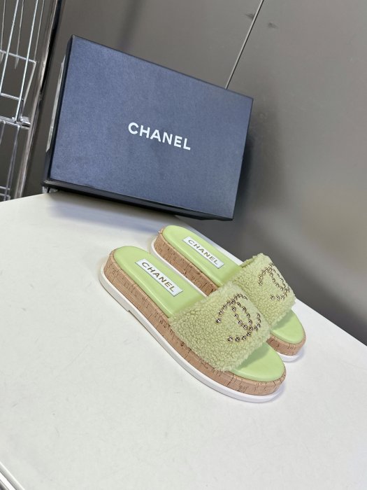 Шлепанцы женские фото 2