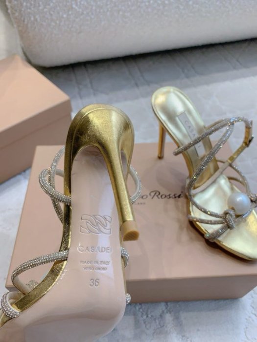 Босоножки фото 5