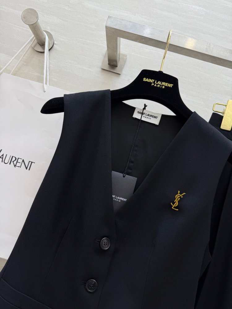 Костюм вовняний жіночий фото 2