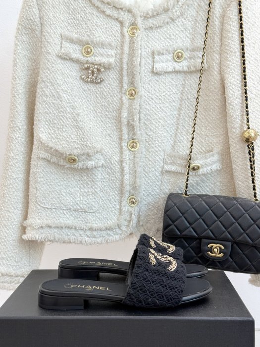 Шлепанцы женские