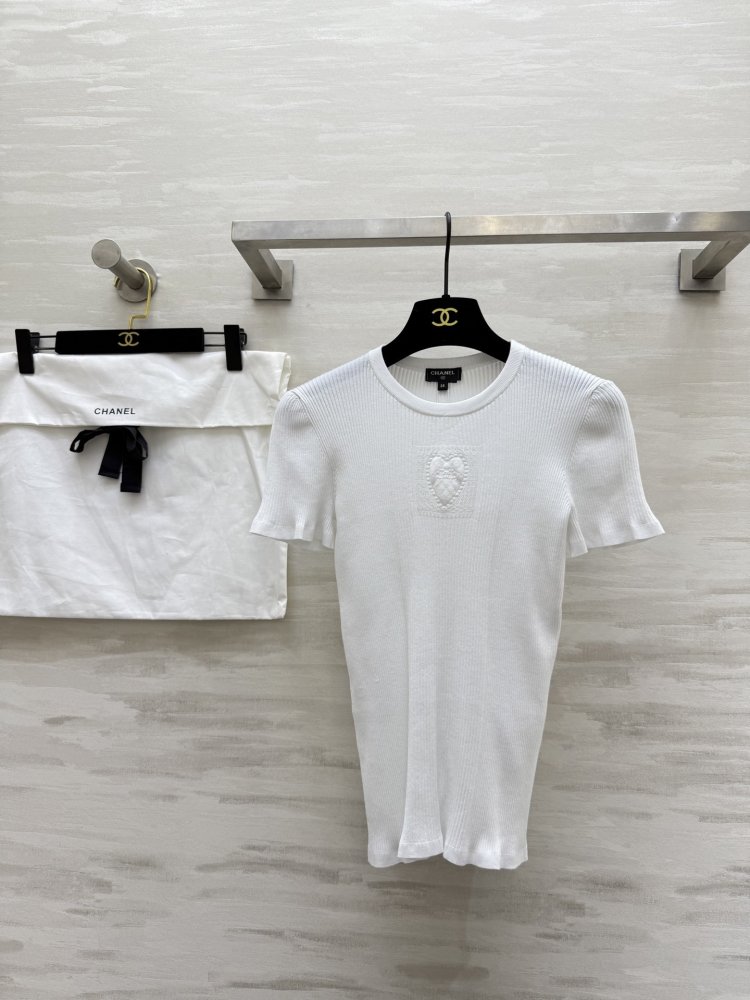 Футболка жіноча