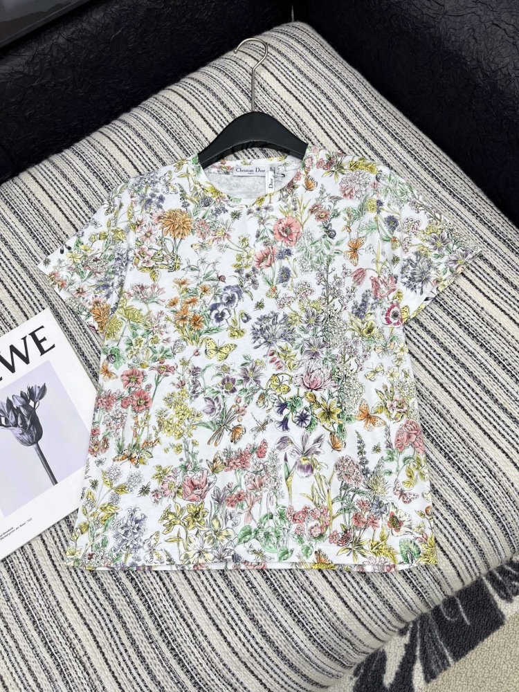 Футболка жіноча