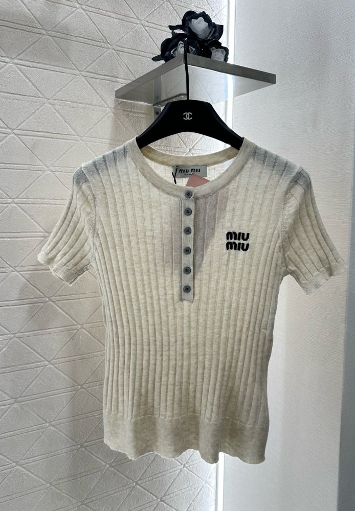 Футболка жіноча