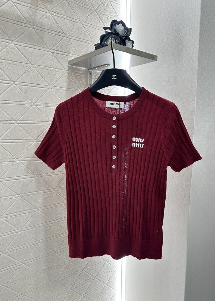 Футболка жіноча