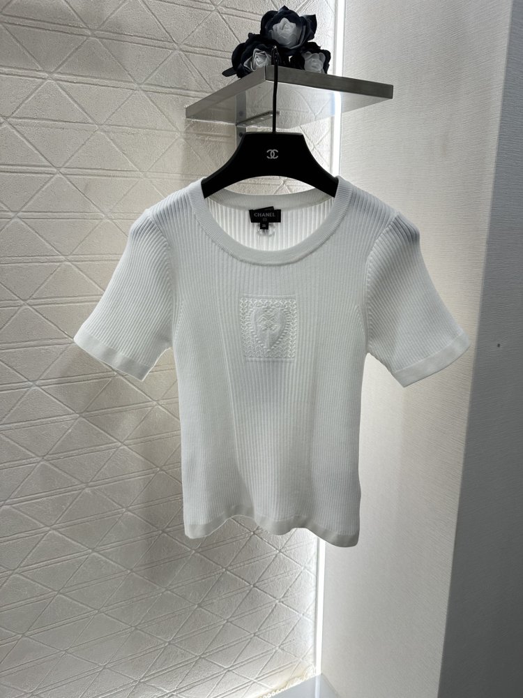 Футболка жіноча