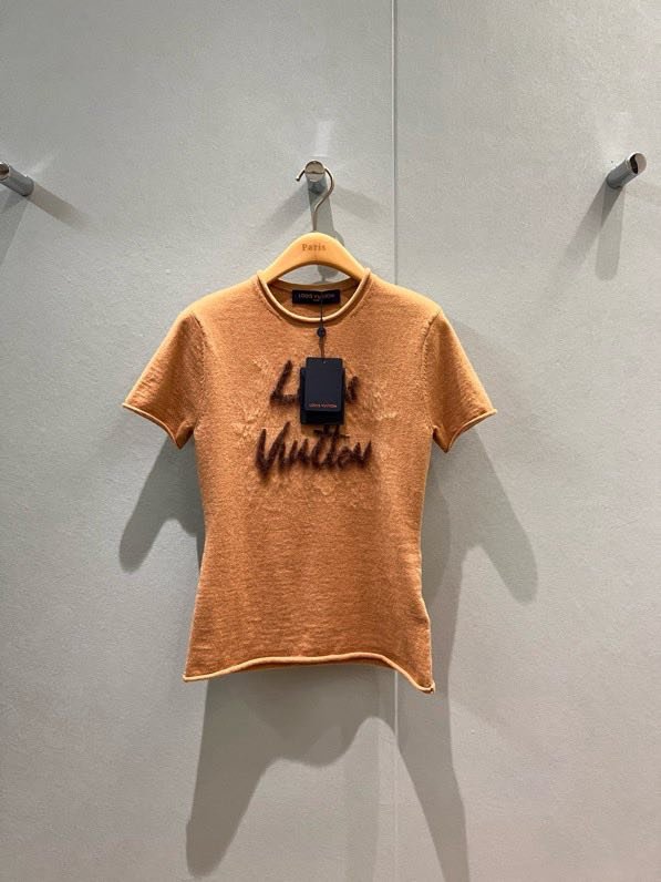 Футболка жіноча