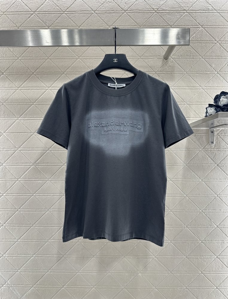 Футболка жіноча