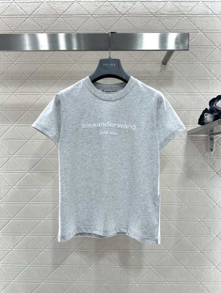 Футболка жіноча