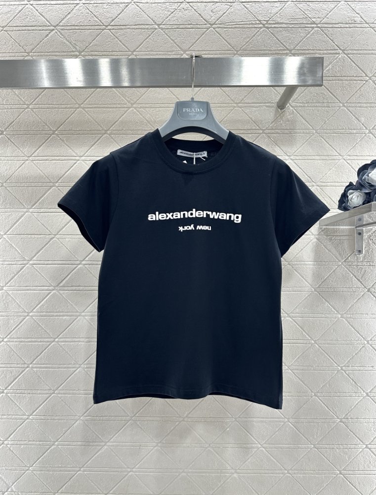 Футболка жіноча